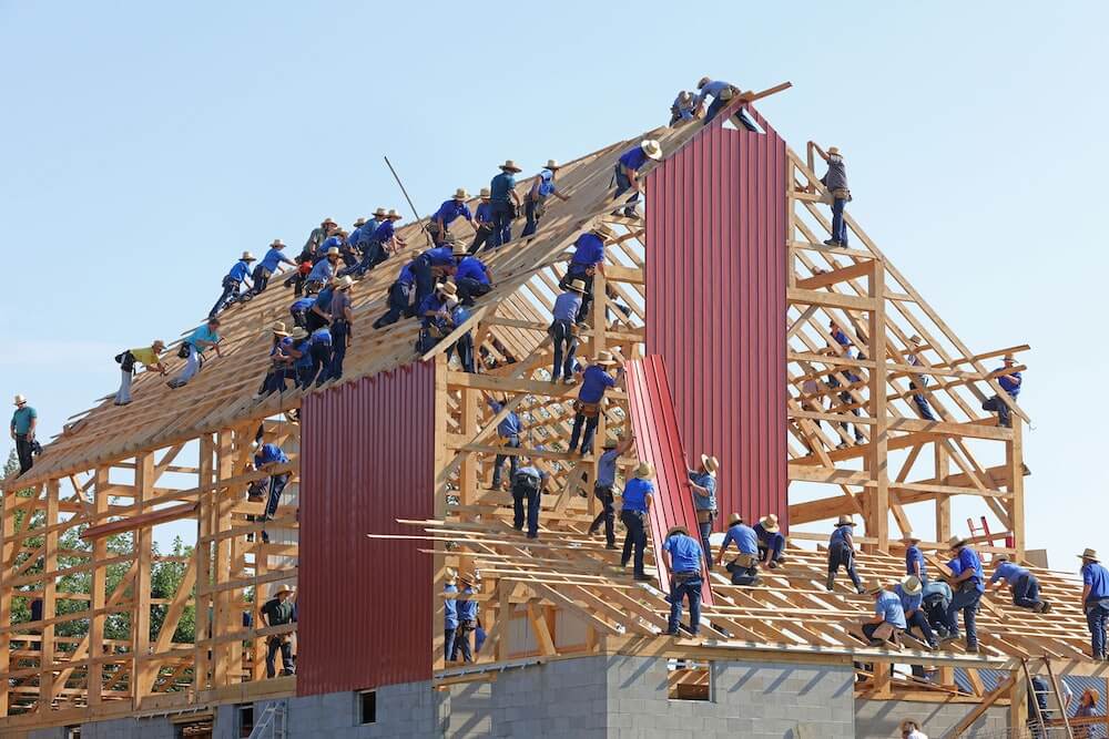 people building home